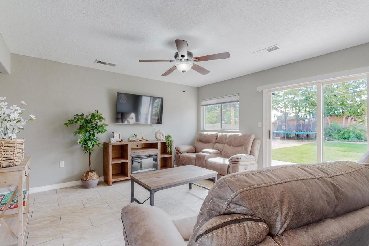 Comfortable 3-Bedroom Home With Spacious Backyard Albuquerque Exterior photo